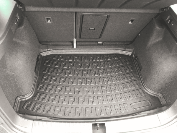 seat-ateca-4x2_2016-dolna-polozba-fiksen-gepek_3D-ROBUST-Patosnica-za-gepek-korito