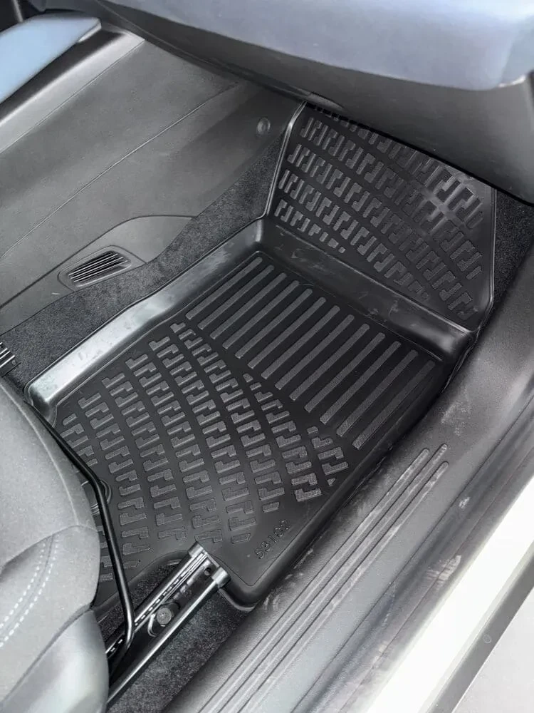 alfa-romeo-junior-ibrida-2024-passenger